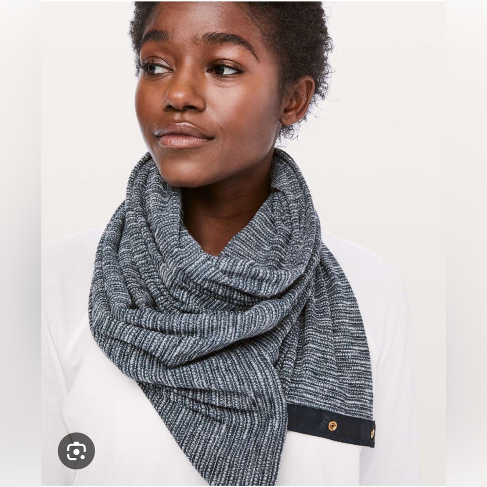 Lululemon Athletica Vinyasa Scarf (Rulu material)